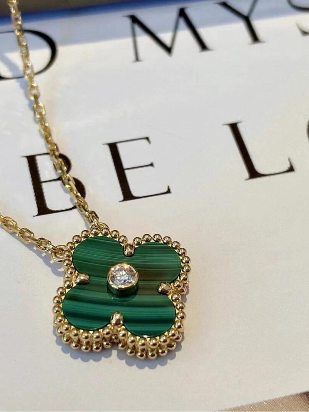 Van Cleef & Arpels Green Malachite Alhambra Pendant Necklace in Gold